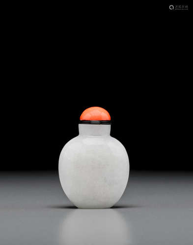 A well-hollowed grayish-white jade snuff bottle