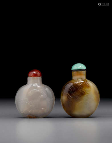 20th century Two carved chalcedony snuff bottles