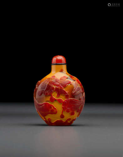 1750-1850 An imitation realgar glass 'goldfish' snuff bottle