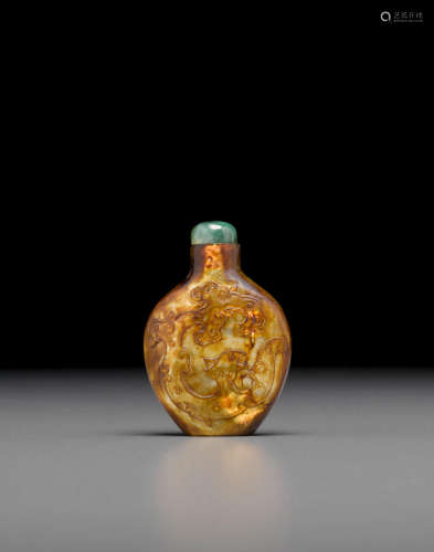 1840-1910 A mother-of-pearl 'dragon' snuff bottle