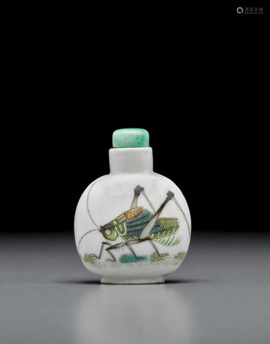 Imperial, Jingdezhen kilns, Daoguang mark and of the period, 1821-1850 An enameled porcelain 'katydid' snuff bottle