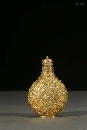 A gilt-bronze 'floral scrolls' snuff bottle