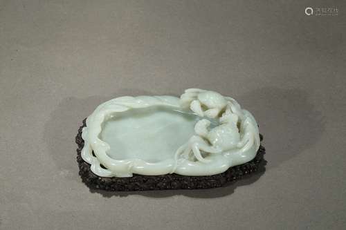 A white jade 'crabs and reed' washer with stand