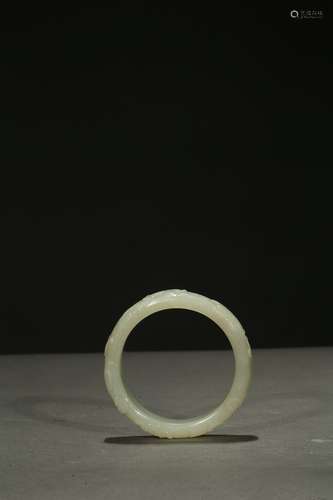 A white jade 'chilong' bangle