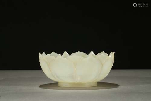 A white jade 'lotus' bowl