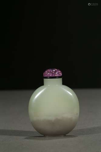 A white and grey jade snuff bottle