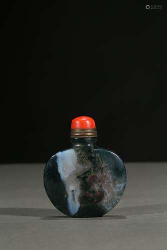 A moss-green agate snuff bottle