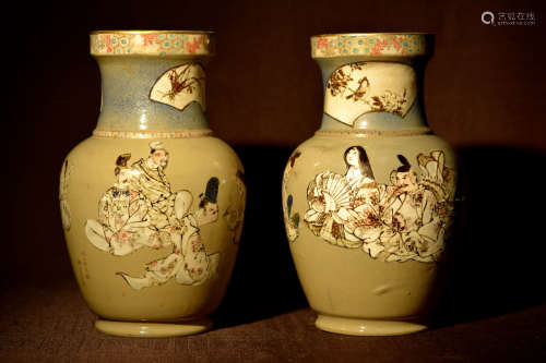 Pair Japanese Porcelain Vase with Lord Scene