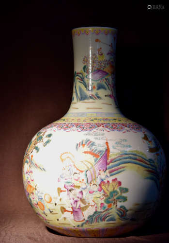 Large Chinese Famille Rose Porcelain Vase