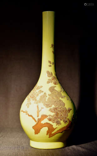 Japanese Yellow Porcelain Vase with Lacquer Foolion Scene