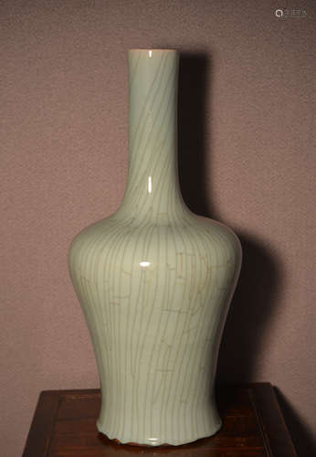 Chinese Celadon Crackle Glazed Porcelain Vase