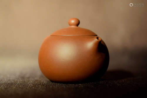 Chinese Yixin Teapot with Smooth Design