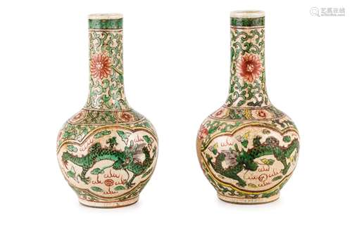 A PAIR OF 'FAMILLE VERTE' PORCELAIN BOTTLE VASES , CHINA, QING DYNASTY , SIX CHARACTERS KANGXI MARK, 19TH CENTURY (2)