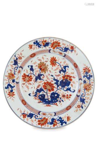 A LARGE IMARI PORCELAIN DISH, CHINA, 18TH CENTURY, YONGZHENG PERIOD