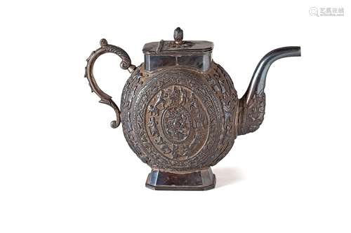 A SILVER TEAPOT AND COVER, CHINA, QING DYNASTY, 19TH-20TH CENTURY