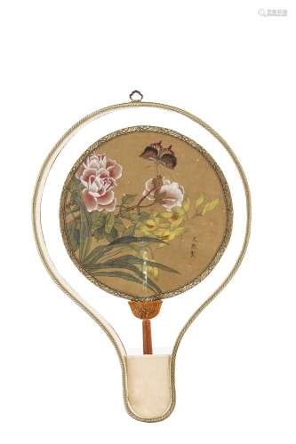 A CIRCULAR SILK FAN DECORATED ON BOTH SIDES, CHINA, 19TH CENTURY