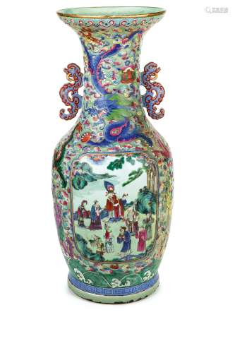 A LARGE 'FAMILLE ROSE' PORCELAIN VASE, CHINA, QING DYNASTY, DAOGUANG PERIOD (1821-1850)