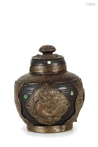 A WOOD AND COPPER VASE AND COVER, TIBET, 18TH CENTURY