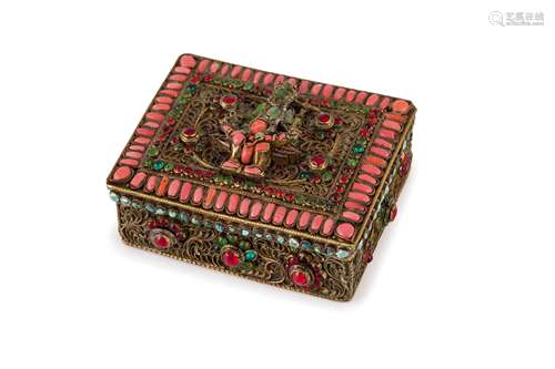 A GILT METAL FILIGRANA AND HARDSTONES RECTANGULAR BOX AND COVER, TIBET, LATE 19TH CENTURY