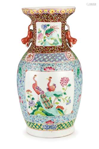 A 'FAMILLE ROSE' PORCELAIN VASE, CHINA, LATE QING DYNASTY (1644-1911)