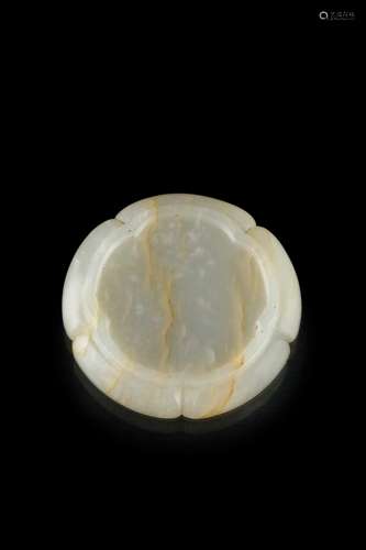 A FINE SMALL LOBED WHITE JADE SNUFF DISH, CHINA, QING DYNASTY, QIANLONG PERIOD (1736-1795)