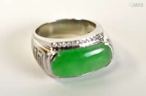 18K Gold Men Ring with Jadeite & Diamonds