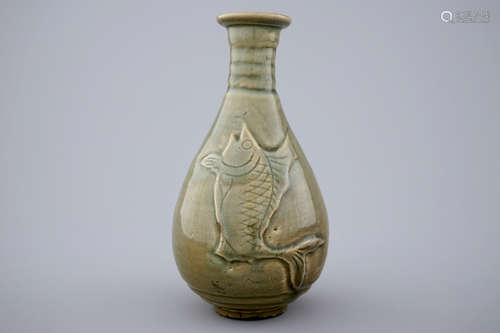 A Chinese dark celadon glazed vase with fish, 19/20th C.