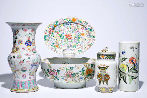A Chinese famille rose bowl, an oval dish and three vases, 18/20th C.