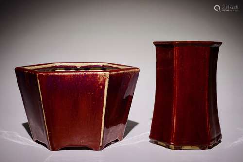 A Chinese monochrome sang-de-boeuf-glazed hexagonal flowerpot and a brushpot, 19/20th C.