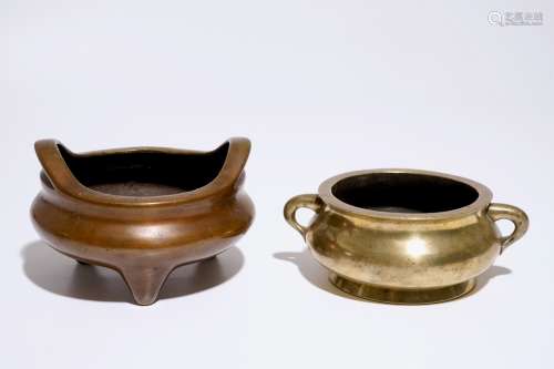 Two Chinese bronze tripod censers, 19/20th C.
