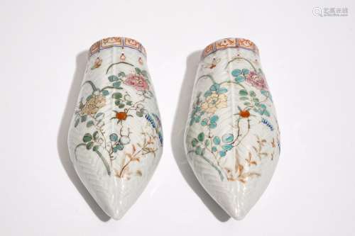 A pair of Chinese famille rose wall pocket vases, 18/19th C.