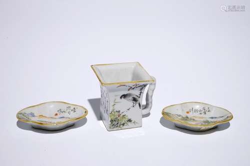 A Chinese qianjiang cai wine cup and two small oval trays, 19/20th C.