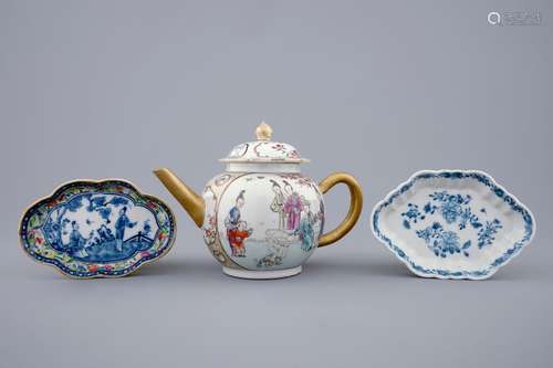 A Chinese famille rose mandarin teapot and two spoon trays, Qianlong