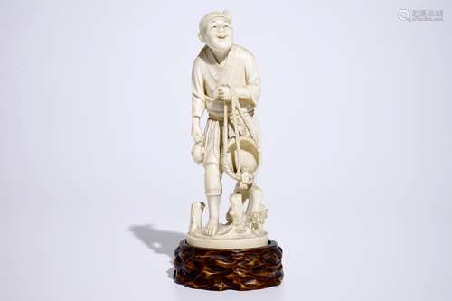 A Japanese ivory okimono of a fisherman on wooden base, Meiji, 19th C., signed