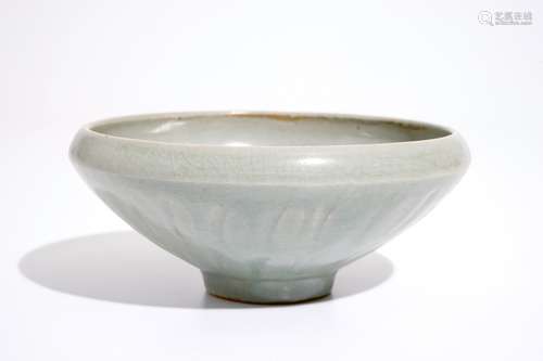 A Chinese celadon bowl with underglaze floral design, 19th C.