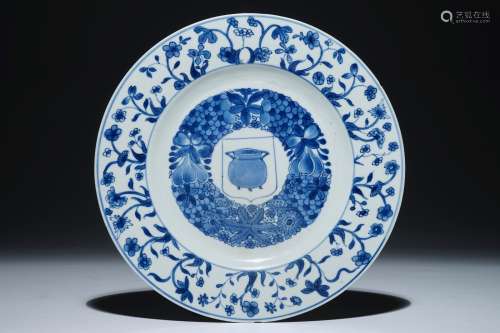 A Chinese blue and white plate with coat of arms of 'Potken', Kangxi, 1662-1722