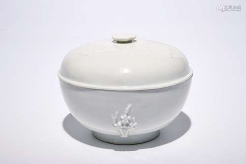 A Chinese Dehua blanc de Chine bowl and cover with applied decoration, 19th C.