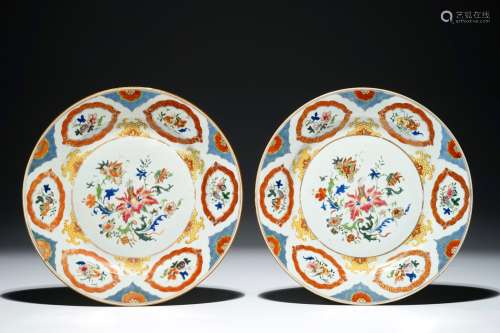 A pair of Chinese export porcelain 'Pronk-studio' plates, Qianlong