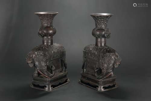 A Pair of Chinese Bronze Elephants Decoration