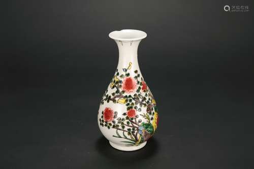 A Chinese Wu-Cai Porcelain Vase