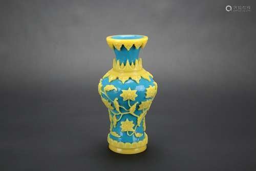 A Chinese Peking Glass Vase