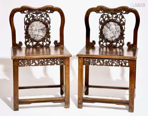 A pair of Chinese carved hardwood chairs with marble inset, 19/20th C.