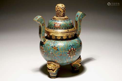 A Chinese cloisonne and gilt tripod incense burner and cover, Qianlong mark, 19/20th C.