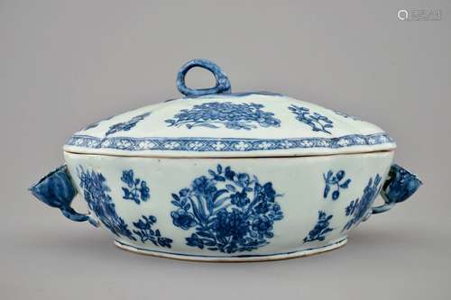 A Chinese blue and white tureen and cover, Qianlong