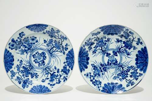 A pair of Chinese blue and white floral chargers, Kangxi