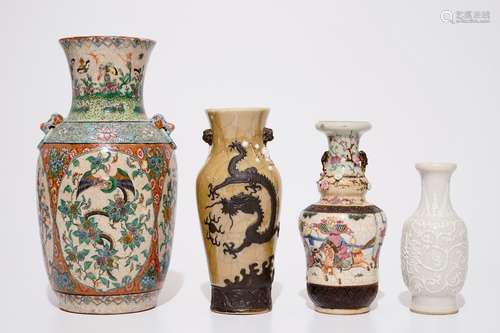 A lot of four various Nanking vases, 19th C.