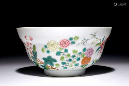 A Chinese famille rose floral bowl, Guangxu mark and prob. of the period, 19/20th C.