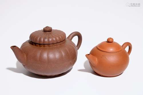 Two Chinese Yixing teapots and cover, 19/20th C.