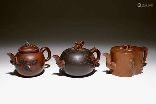 A set of three Chinese Yixing teapots, 20th C.