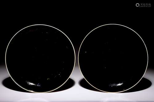 A pair of Chinese monochrome dark aubergine plates with traces of gilding, Kangxi